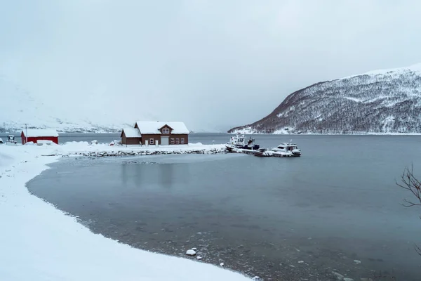 トロムソ フィヨルドの雪の自然景観 — ストック写真