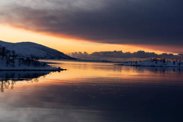 Pôr Sol Paisagem Natureza Nevada Mar Tromso — Fotografia de Stock