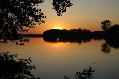 edirne 'deki Tunca Nehri' nde günbatımı, hindi
