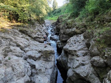 Kanyon ve nehrin havadan görünüşü