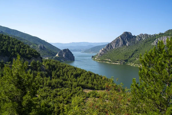 stock image Sahinkaya Canyon, the river waters run crystal clear, reflecting the lush greenery that thrives along its banks. Dense forests, filled with a variety of trees and vegetation, providing a striking contrast to the rugged, rocky landscape of the canyon.