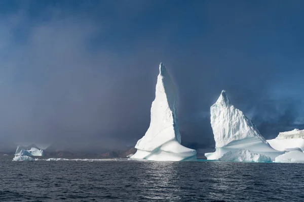 Παγετώνες Στον Αρκτικό Ωκεανό Φιόρδ Πρασίνου — Φωτογραφία Αρχείου