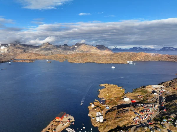 Flygfoto Över Tasiilaq Fjorden Grönland Berg Och Dimma — Stockfoto