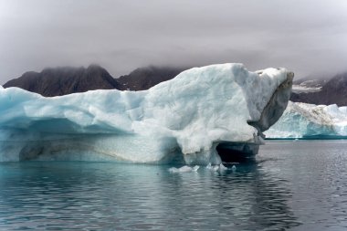 Grönland Kuzey Buz Denizi üzerinde Arctic buzdağları