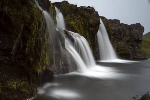 Der Kirkjufellsfoss Ist Einer Der Meistfotografierten Wasserfälle Islands Liegt Der — Stockfoto
