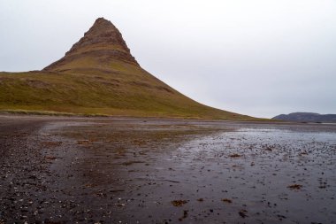İzlanda 'nın büyüleyici doğa manzarası ve dağları