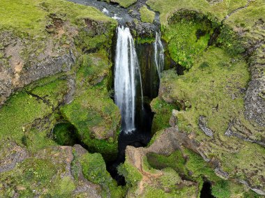 İzlanda'daki Seljalandsfoss şelaleler