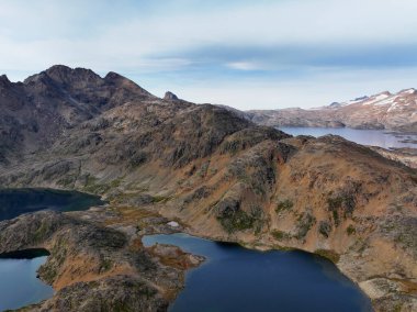 Grönland 'daki kutup buzullarının ve dağların hava manzarası
