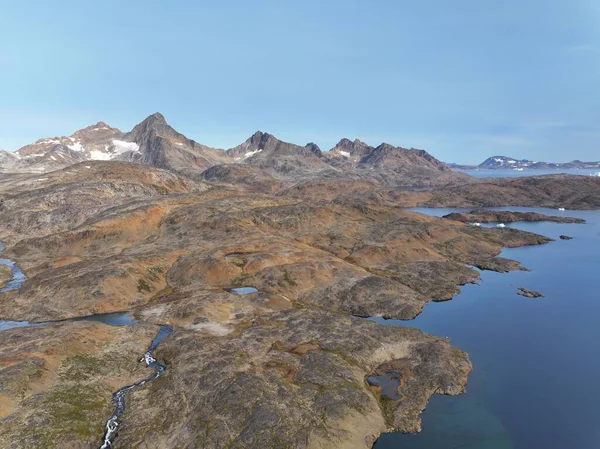 格陵兰北极冰川和山脉的空中景观 — 图库照片