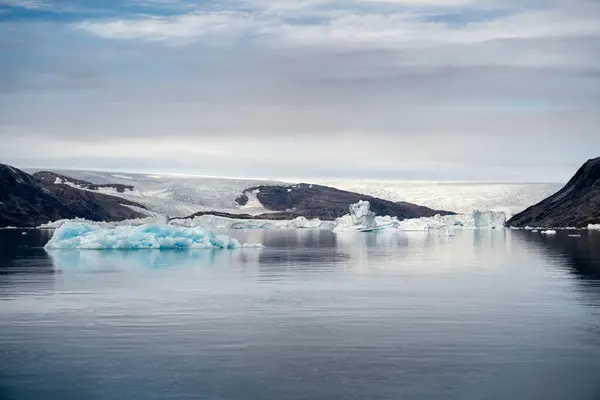 Glaciärer Smälter Det Arktiska Havet Grönland Stora Glaciärer Bryter Sig — Stockfoto