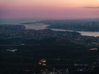 günbatımında hava manzaralı İstanbul Boğazı