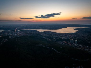 günbatımında hava manzaralı İstanbul Boğazı