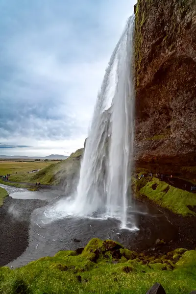 Güzel bir günde İzlanda 'da şelale
