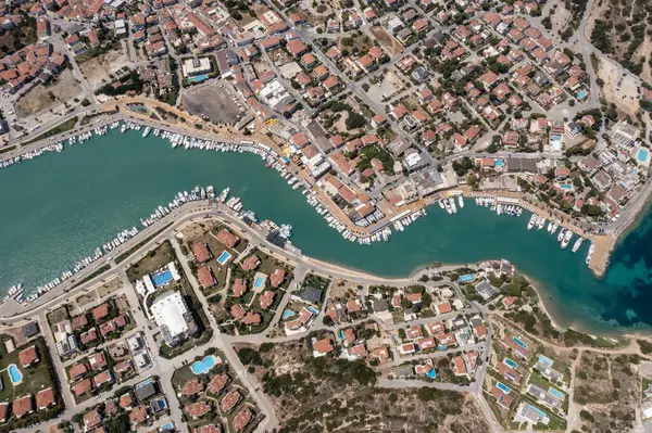 Cesme Dalyan Denizi 'nin havadan görünüşü 