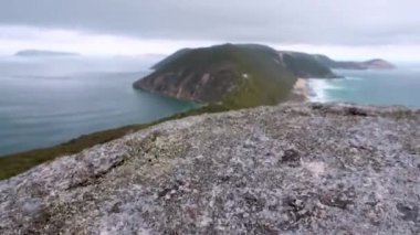 Dağ manzarası ve su, Torndirrup Ulusal Parkı, Batı Avustralya, Avustralya