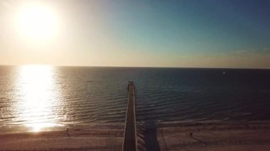 Güney Avustralya üzerinde Jetty Sunset - Christies Beach Christies Beach Güney Adelaide metropolitan bölgesinde, Onkaparinga şehrinin içinde bir deniz kenarı banliyösüdür..