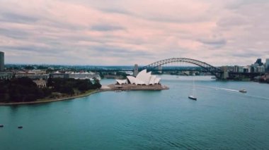 Sydney, New South Wales, Avustralya 'daki Panorama of Opera House ve Sydney Harbour Bridge. Hava Aracı Görüntüsü.