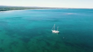 Hava aracı temiz su bir tekne Güney Sahili Jervis Körfezi Shoalhaven seyahat turizmi NSW Avustralya.