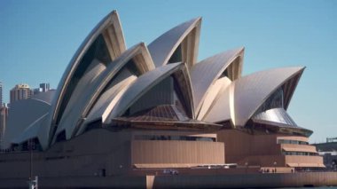 Sydney Opera Binası Liman Köprüsü. Avustralya 'da altın saat batımı. Circular Quay Royal Botanik Bahçeleri manzaralı helikopter feribotları. 