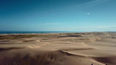 Worimi Reigonal Park, Port Stephens, New South Wales, Avustralya 'daki Stockton Kum Kumullarında Gündoğumu Hava Aracı Görüntüsü.