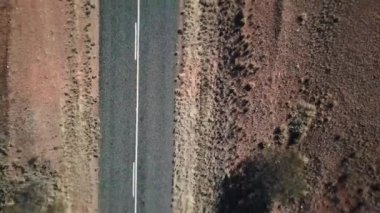 Hava manzaralı, Orta Avustralya. Outback Red Center, Kuzey Bölgesi 'ndeki ikonik eğlence merkezi. Alice Springs yakınlarında..