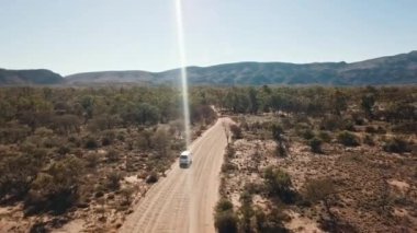 Hava manzaralı, Orta Avustralya. Outback Red Center, Kuzey Bölgesi 'ndeki ikonik eğlence merkezi. Alice Springs yakınlarında..