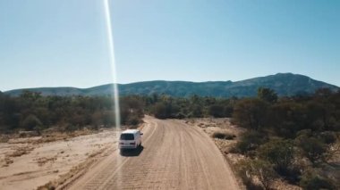 Hava manzaralı, Orta Avustralya. Outback Red Center, Kuzey Bölgesi 'ndeki ikonik eğlence merkezi. Alice Springs yakınlarında..