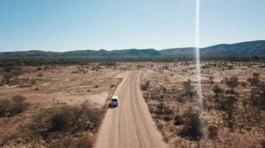 Hava manzaralı, Orta Avustralya. Outback Red Center, Kuzey Bölgesi 'ndeki ikonik eğlence merkezi. Alice Springs yakınlarında..