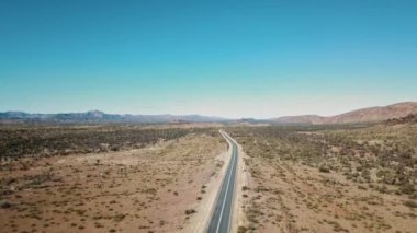 Hava manzaralı, Orta Avustralya. Outback Red Center, Kuzey Bölgesi 'ndeki ikonik eğlence merkezi. Alice Springs yakınlarında..