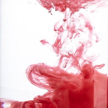 Duman halinde akan kırmızı renk, akrilik boyayla hareket eden pürüzsüz soyut