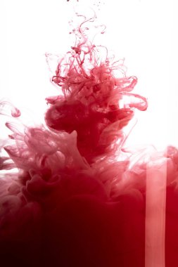 Duman halinde akan kırmızı renk, akrilik boyayla hareket eden pürüzsüz soyut