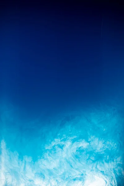 Синій Колір Тече Формах Диму Плавна Абстрактна Фарба Рухається Акриловою — стокове фото