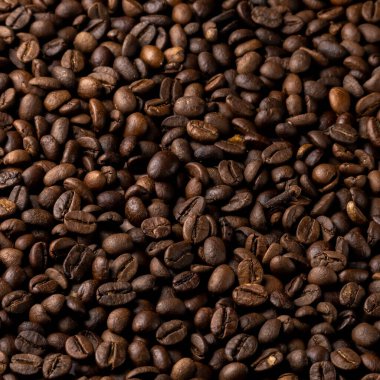 Kavrulmuş kahve çekirdekleri. Sağlıklı içecek malzemeleri.