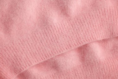 Yumuşak pembe angora kumaşına yakın, pastel renklerde tekstil detayı