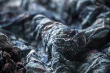 Kırışık mavi kumaş, moda endüstrisi.