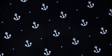 Koyu lacivert tekstil, demir elementleri var. Tekstil deseni. 