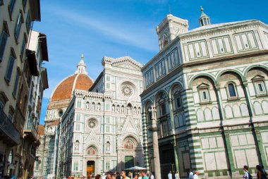 Floransa Katedrali ve İtalya sokaklarından Duomo di Firenze