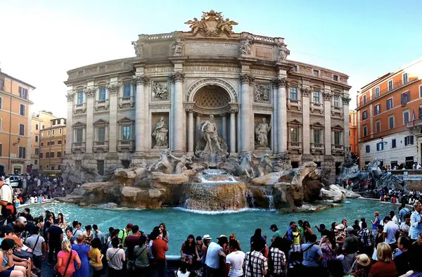 Trevi Çeşmesinin Panoramik