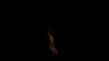 Siyah arka planda izole edilmiş yüksek hızlı bir ateş elementi görüntüsü. Video görüntüleriniz için Çerçeve Karıştırma - Çarpma komutu kullanılarak önceden eşlenebilir.