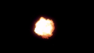 Siyah arka planda izole edilmiş yüksek hızlı bir ateş elementi görüntüsü. Video görüntüleriniz için Çerçeve Karıştırma - Çarpma komutu kullanılarak önceden eşlenebilir.