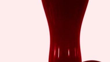 Bir su elementinin yüksek hızlı kamera görüntüsü, siyah arka planda izole edilmiş. Video görüntüleriniz için Çerçeve Karıştırma - Çarpma komutu kullanılarak önceden eşlenebilir.