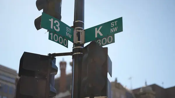 Washington 'daki K sokağı ve 13. Cadde başkent merkezindeki sokak tabelası lobiciliği ve yolsuzluğu simgeliyor.