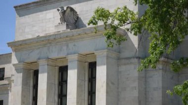Enflasyon politikasının yapıldığı Washington, DC 'deki Federal Rezerv Hükümeti Eccles binasının kapanışı.