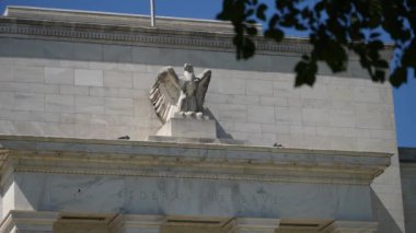 Enflasyon politikasının yapıldığı Washington, DC 'deki Federal Rezerv Hükümeti Eccles binasının kapanışı.