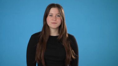 Şaşırmış bir şekilde 