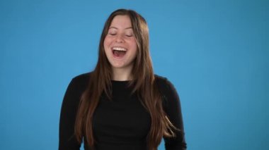 Şaşırmış bir şekilde 