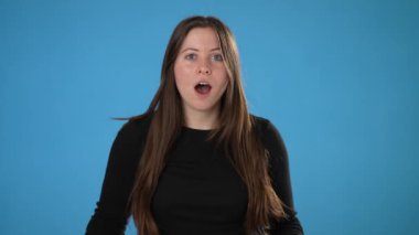 Şaşırmış bir şekilde 