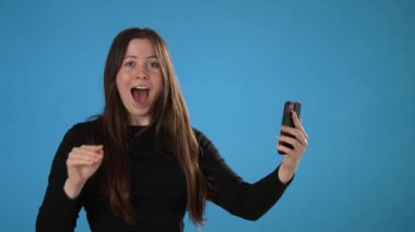 Şaşırmış bir şekilde 