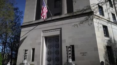 Adalet Bakanlığı 'na giriş Washington, DC' deki bina girişinde imzalı..