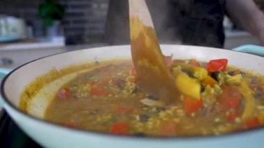 Şef Sebze Pişiren Paella Pirinç Tabağı